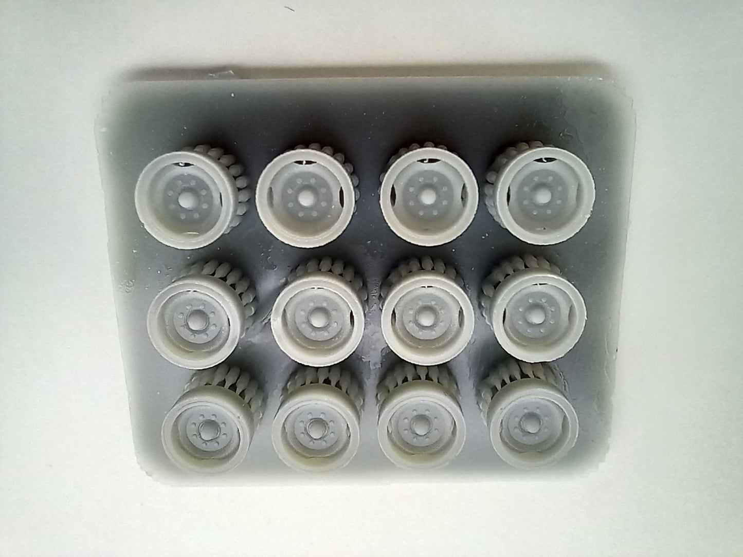 12 Räder THK5 Mittelstegfelge H0