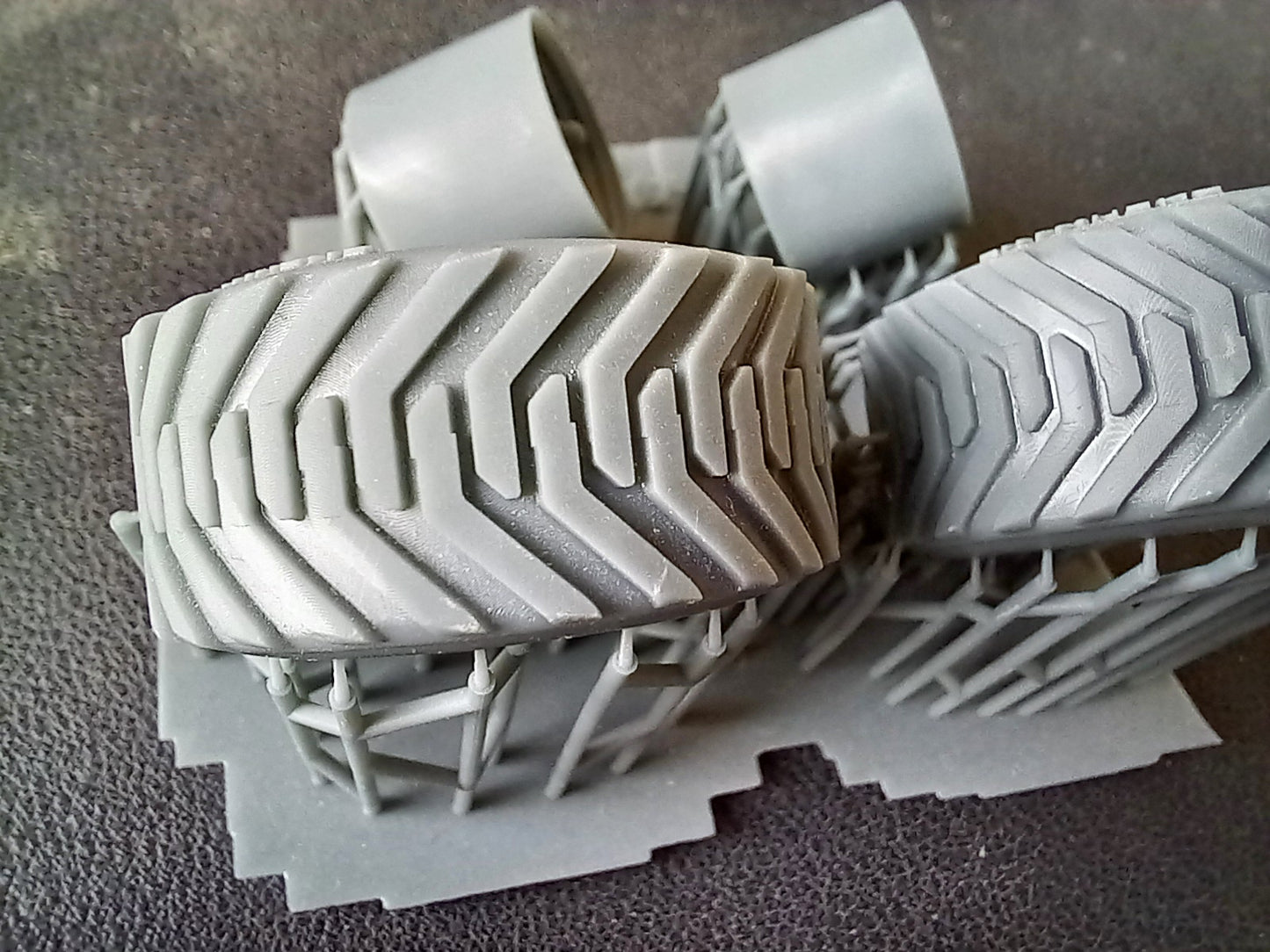 1 Radsatz Terrabereifung 500/60-22,5 BS 1:32